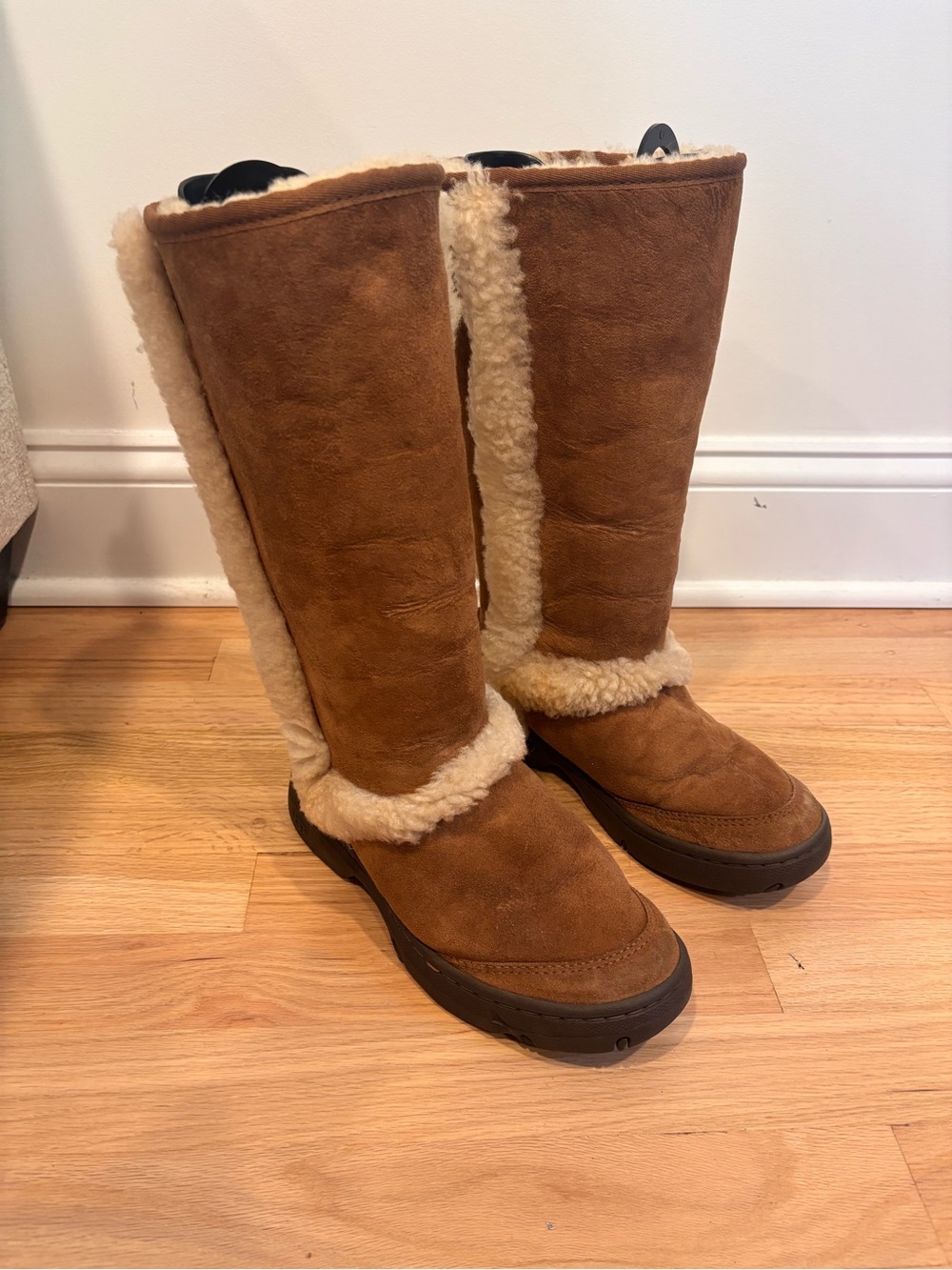 UGG Sunburst Tall Boots in chestnut brown suede & white shearling trim size 7